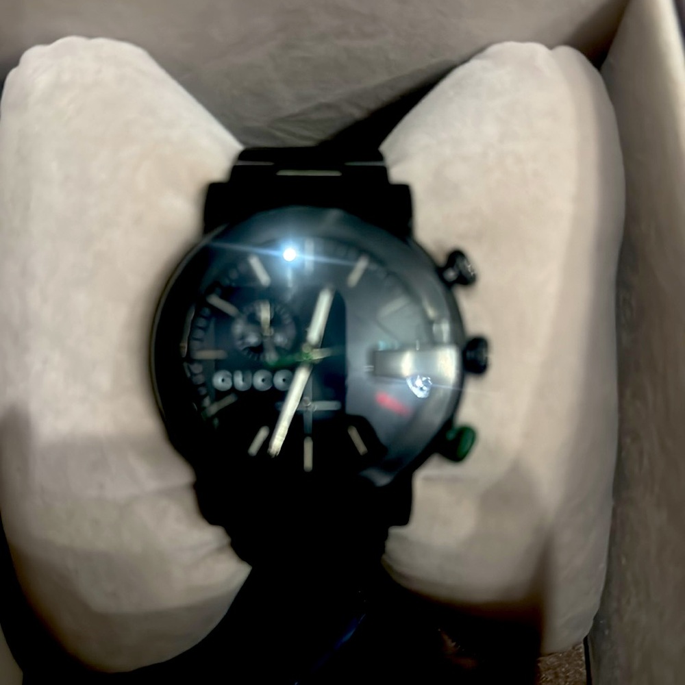 Men’s Gucci Black Stainless Steel Watch – Minimalist Dial w/ Box - Picture 2 of 2